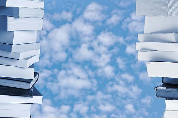 포토 JPG 해외이미지 구름 교육 종이 문화 백그라운드 컨셉 학교 하늘 사람없음 야외 책 파란색 스터디 쌓기 오브젝트 교과서 문서 문학 페이지 양장본 흙더미 해외202004 해외포토 자연요소 컬러 모션 교재 학습 흙 파일형식 더미 이미지허브