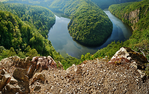 포토 JPG 해외이미지 나무 공원 여행 자연 하늘 산 파노라마 풍경 사람없음 야외 목재 초록색 여름 파란색 강 환경 골짜기 계곡 맑음 하이킹 바위 소나무 황무지 정상 숲 오르기 체코 공화국 절정 해외202004 해외포토 식물 계절 공공시설 유럽 나라 컬러 재료 모션 레저 날씨 촬영기법 돌_바위 생태계 파일형식 이미지허브