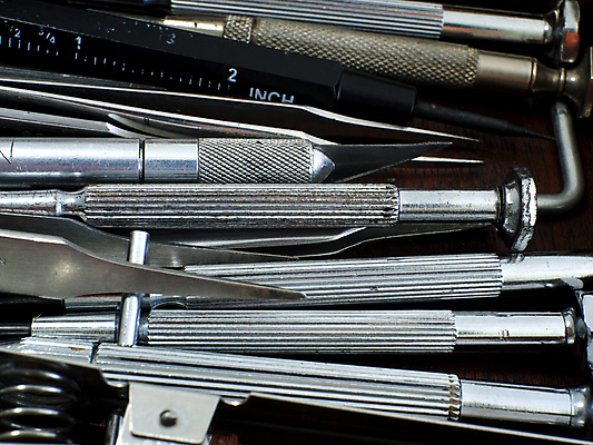 포토 JPG 해외이미지 손 주택 손잡이 사람없음 상점 금속 장비 흰색 도구 업무 수리 작음 보석 측정 오브젝트 치수 고정 펜치 정비공 조작 철강 표준 해외202004 해외포토 컬러 재질 건물 신체부위 공구 작업 기술자 크기 광석 파일형식 이미지허브