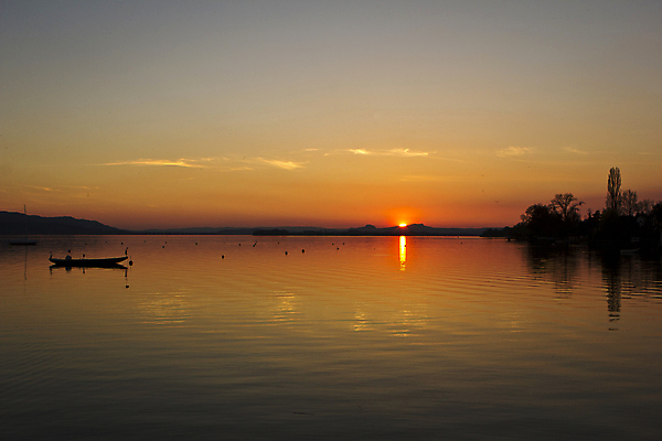 포토 JPG 해외이미지 구름 호수 파도 바다 백그라운드 오렌지 자연 하늘 조개 독일 풍경 사람없음 야외 물 파란색 빛 컬러풀 태양 반사 환경 침묵 황혼 일몰 새벽 시골 분위기 야간 저녁 스위스 내추럴 수평선 해외202004 해외포토 자연요소 유럽 컬러 컨셉 과일 어패류 노을 소리 생태계 파일형식 이미지허브