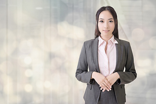 포토 JPG 해외이미지 직업 응시 여자 아시아 얼굴 비즈니스 사업가 성공 친절 한국 한명 사람 동양인 정장 야외 건물 사무실 우주 일본 중국 도전 도시 업무 비즈니스우먼 자신감 화려 종업원 만족 경영자 리더 긍정 동쪽 경영 고용 정중 카피스페이스 해외202004 해외포토 1 건축물 시선 옷 감정 나라 컨셉 인종 신체부위 공백 구직 작업 직장인 방향 채용 파일형식 이미지허브