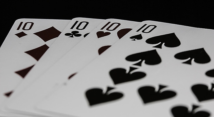 포토 JPG 해외이미지 종이 백그라운드 장난 벽지 놀이 성공 추상 사람없음 빨간색 숫자 거래 게임 흰색 하트 우승 신용카드 행운 재산 도박 위험 왕 갑판 삽 카지노 클럽 기회 다이아몬드 포커 마법 잭 여왕 곤봉 라스베가스 승자 에이스 직진 해외202004 해외포토 모양 문자 스포츠용품 컬러 컨셉 무늬 배_교통 금융 최고 트럼프 보석 파일형식 이미지허브