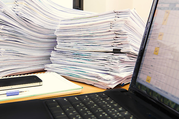 포토 JPG 해외이미지 직업 종이 컨셉 비즈니스 탁자 직장 사람없음 책 금융 컴퓨터 사무실 쌓기 자료 정보 업무 그룹 주식 수집 읽기 책상 계약 보고서 준비 문서 파일 상업 바쁨 폴더 수납 영수증 제비 회계 경영 과로 세금 많음 해외202004 해외포토 가구 회사 모션 조류 경제 전자제품 작업 파일형식 이미지허브