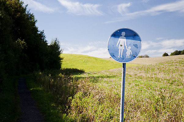 포토 JPG 해외이미지 여행 자국 자연 하늘 풍경 사람없음 야외 파란색 걷기 산책 산책로 하이킹 루트 방법 선로 해외202004 해외포토 길 컬러 모션 레저 휴식 생태계 파일형식 이미지허브