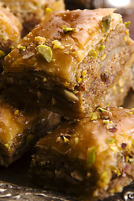 포토 JPG 해외이미지 음식 패턴 오렌지 재료 디저트 쟁반 사람없음 희망 카페 빵집 견과류 황금 중앙 달콤 맛 설탕 굽기 지중해 먹기 그리스 반죽 호두 시럽 꿀 동쪽 칠면조 그리스인 고립 식욕 아랍어 아르메니아 어려움 페스츄리 바클라바 해외202004 해외포토 서양인 감정 유럽 빵 바다 컨셉 무늬 과일 모션 조류 상점 구이 방향 파일형식 이미지허브