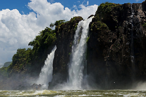 포토 JPG 해외이미지 공원 자연 파노라마 풍경 사람없음 물 강 미국 힘 폭포 젖음 흐름 세계문화유산 황무지 남아메리카 열대우림 브라질 아르헨티나 내추럴 이국적 브라질사람 해외202004 해외포토 자연요소 공공시설 컨셉 북아메리카 촬영기법 아메리카 문화재 숲 생태계 파일형식 이미지허브