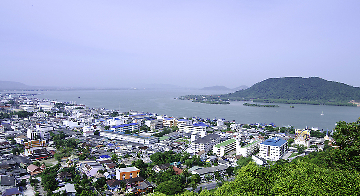 포토 JPG 해외이미지 구름 해외 외관 문화 여행 비즈니스 건축양식 태국 조류 하늘 지붕 새로움 거리 주택 안테나 파노라마 풍경 사람없음 야외 건물 도시풍경 사무실 탑 고층빌딩 도시 센터 도심 장면 북쪽 타운 스카이라인 남쪽 해외202004 해외포토 자연요소 동물 건축물 건축 아시아 컨셉 통신 촬영기법 빌딩 방향 파일형식 이미지허브