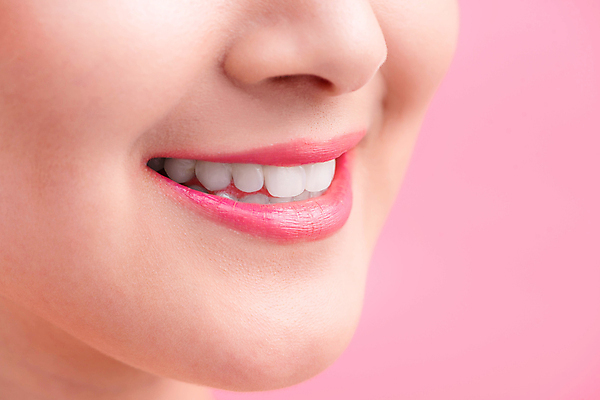 포토 JPG 해외이미지 여자 실내 한명 동양인 근접촬영 상반신 성인 옆모습 뷰티 성인여자한명만 분홍색배경 해외202004 해외포토 1 뷰포인트 분홍색 백그라운드 사람 인종 내부 여자한명만 성인여자만 파일형식 이미지허브