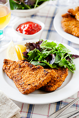 포토 JPG 해외이미지 접시 음식 조각 실내 육류 돼지고기 스테이크 요리 사람없음 초록색 갈색 노란색 식당 검은색 식사 저녁식사 치킨 샐러드 튀김 흰색 비엔나 오스트리아 맛 상추 케첩 굽기 레몬 허브 점심식사 등심 송아지고기 핸드메이드 해외202004 해외포토 식물 식기 유럽 컬러 컨셉 채소 과일 식재료 서양음식 내부 상점 소스_음식 구이 닭고기요리 파일형식 이미지허브