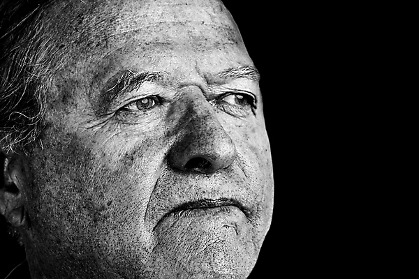 포토 JPG 해외이미지 백인 할아버지 남자 행복 얼굴 생각 흑백 한명 사람 슬픔 주름 아빠 닫기 은퇴 피부 묘사 내추럴 배려 옛날 우울증 진짜 노화 해외202004 해외포토 서양인 1 노년 감정 컨셉 가족 모션 촬영기법 신체부위 질병 파일형식 이미지허브