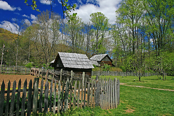 포토 JPG 해외이미지 나무 구름 계절 공원 여행 자연 아침 산 주택 풍경 사람없음 파란색 울타리 농장 마을 환경 계곡 봄 소나무 역사 연기 질병 숲 인도인 속도 산등성이 통나무 장면 북쪽 층 내추럴 뿌연 전국 해외202004 해외포토 주간 자연요소 외국인 식물 공공시설 컬러 농업 의학 동양인 건물 담장 방향 생태계 파일형식 이미지허브