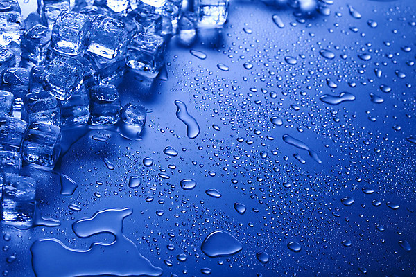 포토 JPG 해외이미지 음료 따뜻함 사람없음 물 파란색 얼음 블록 투명 떨어짐 시원함 오브젝트 정사각형 고체 해외202004 해외포토 자연요소 도형 컬러 컨셉 파일형식 이미지허브