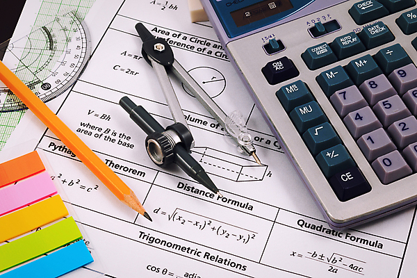 포토 JPG 해외이미지 학생 손 교육 종이 어린이 과학 백그라운드 장신구 학교 수업 그래프 문구용품 사람없음 스터디 사무실 숫자 연필 펜 교사 공책 시험 계산기 흰색 기록 수학 심볼 그림 대학교 비서 공식 해결 대답 물리학 필기체 이론 강조 해외202004 해외포토 직업 문자 컬러 비즈니스 교과목 학용품 사람 신체부위 학습 필기구 장비 오브젝트 물리 파일형식 이미지허브