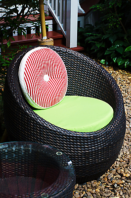 포토 JPG 해외이미지 나무 식물 외관 공원 가구 잎 벤치 의자 자연 탁자 휴식 바닥 사람없음 야외 목재 장식 초록색 여름 빛 식당 정원 침묵 카페 조약돌 원예 장면 뒤뜰 등나무 안뜰 해외202004 해외포토 계절 공공시설 컬러 생활용품 컨셉 재료 취미 상점 소리 돌_바위 생태계 파일형식 이미지허브