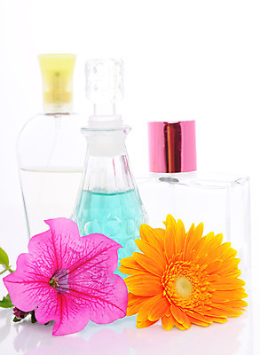 포토 JPG 해외이미지 1 여자 꽃 리본 분홍색 백그라운드 꽃무늬 유리 유리병 선물 사람없음 유행 화장품 신선 화려 액체 고급 우아함 상품 컨테이너 향수 활 향기 냄새 아로마 분무기 아로마테라피 악취 돌봄 위생관리 쾰른 완전 해외202004 해외포토 식물 산업 컬러 컨셉 무늬 모션 재질 병_용기 독일 관리 사람 뷰티 테라피 파일형식 이미지허브