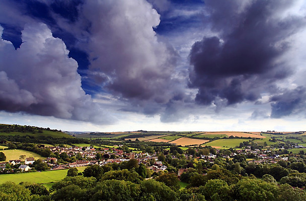 포토 JPG 해외이미지 구름 전통 영어 유럽 건축양식 자연 하늘 영국 잉글랜드 주택 풍경 사람없음 야외 여름 마을 시골 그림 타운 해외202004 해외포토 자연요소 문자 계절 건축 나라 건물 도시 생태계 파일형식 이미지허브