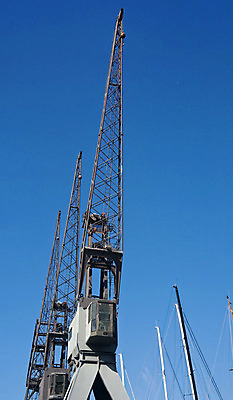 포토 JPG 해외이미지 산업 바다 비즈니스 교통시설 하늘 사람없음 세로 물 파란색 항구 장비 화물 큼 컨테이너 기중기 무역 상업 포트 무거움 수입 터미널 해외202004 해외포토 자연요소 컬러 교통 운송업 중장비 무게 크기 시설 파일형식 이미지허브