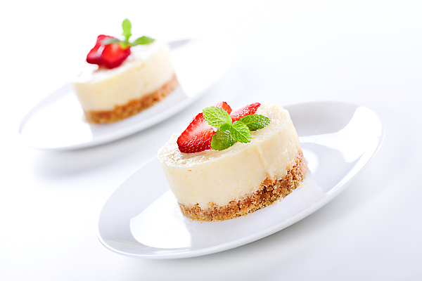 포토 JPG 해외이미지 음식 과일 딸기 디저트 사람없음 빨간색 초록색 컬러풀 갈색 흰색 닫기 민트 허브 크림 베리 바닐라 크림치즈 페스츄리 해외202004 해외포토 식물 빵 컬러 모션 치즈 파일형식 이미지허브