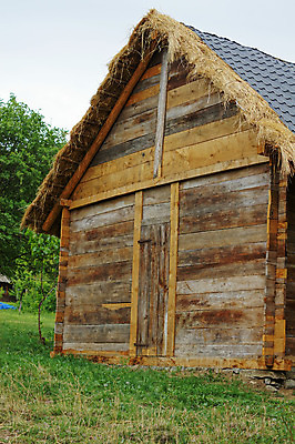 포토 JPG 해외이미지 주간 나무 전통 디자인 외관 문화 잎 건축양식 자연 지붕 유물 주택 미술 풍경 여러명 사람없음 건물 목재 장식 노란색 마을 골동품 가을 시골 도시 바퀴 그리기 역사 오브젝트 박물관 공화국 안뜰 옛날 조지아 해외202004 해외포토 자연요소 식물 건축물 계절 건축 나라 컬러 다수 재료 모션 문화예술 사람 생태계 동유럽 파일형식 이미지허브