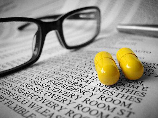 포토 JPG 해외이미지 안경 컨셉 돈 비즈니스 건강 병원 사람없음 치료 금융 컬러풀 알약 약 노란색 검은색 방 흰색 하트 긴급 약국 처방 보험 조제 계산서 돌봄 치료제 항생제 비용 수수료 해외202004 해외포토 모양 잡화 컬러 의학 모션 경제 재산 만들기 요금 파일형식 이미지허브