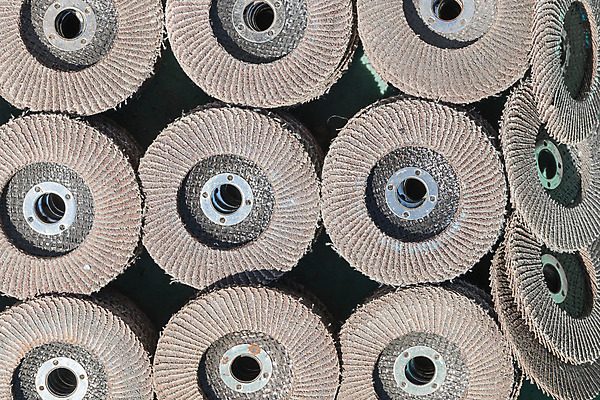 포토 JPG 해외이미지 산업 장신구 사람없음 세트 쌓기 금속 공구 바퀴 원형 거친 그룹 닫기 묘사 그라인더 갈기 흙더미 조립 찰과상 많음 해외202004 해외포토 도형 컨셉 모션 재질 흙 도구 상처 커피용품 파일형식 더미 이미지허브