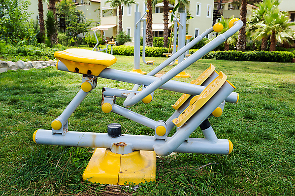 포토 JPG 해외이미지 라이프스타일 공원 스포츠 포즈 운동화 건강 사람없음 야외 운동 노란색 건강관리 금속 힘 기계 활발 장비 공구 원형 놀이터 그네 클럽 체육관 철강 해외202004 해외포토 도형 공공시설 컬러 신발 컨셉 재질 놀이 관리 생활 도구 파일형식 이미지허브