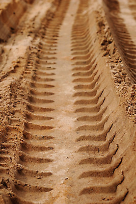 포토 JPG 해외이미지 도로 길 모래 여행 백그라운드 오렌지 교통시설 자동차 태국 휴가 산 항해 따뜻함 풍경 사람없음 야외 빨간색 여름 모래사장 탐험 바퀴 뜨거움 황무지 모래언덕 타이어 트랙 먼지 장면 유모차 비포장도로 집회 해외202004 해외포토 계절 아시아 육상교통 바다 컬러 교통 배_교통 과일 아기용품 언덕 시설 파일형식 이미지허브