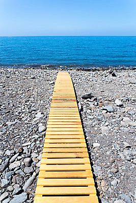 포토 JPG 해외이미지 유럽 길 바다 섬 여행 자연 하늘 휴가 휴식 안내 풍경 사람없음 목재 세로 물 여름 파란색 관광지 여행객 와인 수영 오솔길 포르투갈 방향 버리기 장면 직진 카피스페이스 선두 해외202004 해외포토 자연요소 나무 계절 나라 컬러 컨셉 재료 모션 주류 사람 공백 수상스포츠 생태계 파일형식 이미지허브