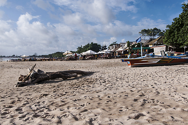 포토 JPG 해외이미지 아시아 모래 바다 섬 여행 백그라운드 자연 하늘 휴가 휴식 풍경 사람없음 야외 물 여름 파란색 태양 평화 맑음 침묵 만 보트 발리 인도네시아 석호 이국적 터키석 파라다이스 해외202004 해외포토 자연요소 계절 나라 컬러 컨셉 배_교통 날씨 소리 보석 생태계 파일형식 이미지허브