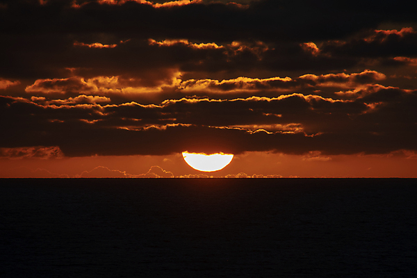 포토 JPG 해외이미지 구름 파도 바다 여행 오렌지 하늘 추상 풍경 사람없음 야외 빨간색 초록색 물 여름 파란색 빛 컬러풀 햇빛 태양 노란색 머리 일출 황혼 일몰 새벽 망원경 터치 광선 황금 호주 저녁 매움 마법 서쪽 순간 전후 수평선 해외202004 해외포토 자연요소 계절 컬러 무늬 과일 신체부위 노을 비교 오세아니아 맛 야간 방향 파일형식 이미지허브