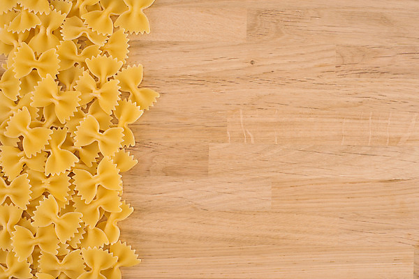 포토 JPG 해외이미지 모양 전통 접시 디자인 문화 음식 백그라운드 패턴 다이어트 재료 나비넥타이 넥타이 건조 파스타 건강 요리 사람없음 목재 가로 노란색 식사 저녁식사 이탈리아 강의 밀 지중해 활 질감 날것 점심식사 생식 앙트레 채식주의자 탄수화물 파르팔레 평야 비건 해외202004 해외포토 나무 식기 잡화 유럽 바다 컬러 무늬 자연 곡류 서양음식 채식 파스타면 파일형식 이미지허브