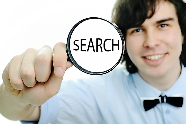 포토 JPG 해외이미지 손 남자 비즈니스 손가락 유리 돋보기 한명 사람 업무 원형 확대 손목시계 묘사 검색 감독관 발견 탐지 해외202004 해외포토 도형 1 시계 장신구 재질 신체부위 작업 파일형식 이미지허브