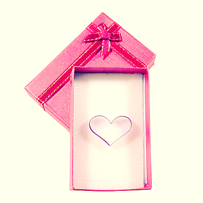 포토 JPG 해외이미지 모양 기념일 리본 종이 크리스마스 휴가 새로움 기념 발렌타인데이 선물 사랑 이벤트 사람없음 장식 빨간색 쇼핑 상자 축제 놀람 덮개 흰색 하트 축하 오픈 생일 컨테이너 연도 오브젝트 활 복고 정사각형 패키지 판지 고립 소셜네트워크 필터 효과 해외202004 해외포토 도형 감정 산업 컬러 컨셉 데이이벤트 표정 뚜껑 파일형식 이미지허브