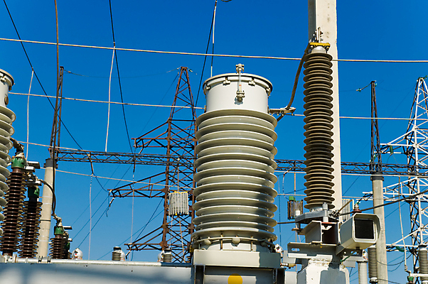 포토 JPG 해외이미지 산업 선 통신 하늘 사람없음 야외 환경 탑 금속 힘 장비 발전기 전선 도자기 네트워크 역 연결 위험 큼 순환 볼트 시스템 세대 전송 변압기 전압 줄서기 철강 콘덴서 현재 공급 해외202004 해외포토 건축물 컨셉 교통시설 모션 재질 발전소 공구 크기 파일형식 이미지허브