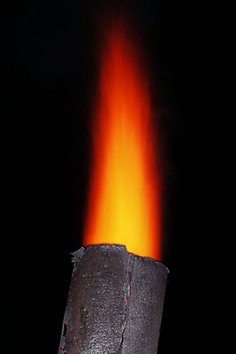 포토 JPG 해외이미지 전통 백그라운드 불 추상 조명 굴뚝 사람없음 빨간색 갈색 노란색 금속 검은색 어둠 힘 에너지 손전등 뜨거움 열 야간 위험 철 집중 심볼 오브젝트 부식 튜브 온도 연소 방법 옛날 충고 현상 흥미 해외202004 해외포토 자연요소 컬러 컨셉 무늬 재질 파일형식 이미지허브