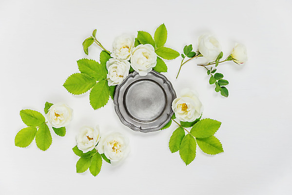 포토 JPG 해외이미지 모양 템플릿 접시 디자인 계절 꽃잎 꽃 꽃다발 백그라운드 자연 탁자 휴가 프레임 쟁반 발렌타인데이 사랑 사람없음 목재 장식 장미 우주 봄 공백 수확 흰색 복고 고립 구성 해외202004 해외포토 나무 식물 식기 감정 컬러 가구 농업 재료 데이이벤트 생태계 파일형식 이미지허브