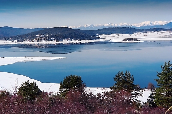 포토 JPG 해외이미지 나무 구름 계절 호수 모래 섬 겨울 하늘 휴가 휴식 산 사람없음 물 파란색 반사 평화 항구 미국 바위 소나무 숲 캘리포니아 암초 해외202004 해외포토 자연요소 식물 컬러 컨셉 북아메리카 교통시설 돌_바위 파일형식 이미지허브