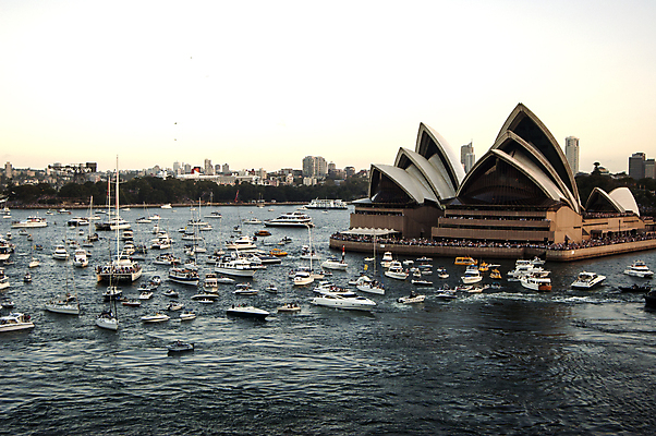 포토 JPG 해외이미지 바다 요트 자연 하늘 항해 파노라마 풍경 사람없음 물 여름 파란색 도시풍경 탑 항구 고층빌딩 도시 만 보트 호주 크루즈 땅 시드니 스카이라인 레가타 해외202004 해외포토 자연요소 건축물 계절 컬러 배_교통 교통시설 촬영기법 빌딩 오세아니아 생태계 파일형식 이미지허브