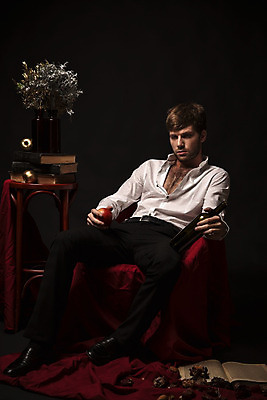 포토 JPG 해외이미지 백인 모델 캐릭터 남자 감정 얼굴 컨셉 스트레스 한명 사람 앉기 성인 내부 머리 유행 방 고통 슬픔 분노 죽음 표현 클래식 좌절 불안 고민 걱정 근육질 문제 우울증 스타일 해외202004 해외포토 서양인 1 모션 근육 신체부위 질병 몸매 파일형식 이미지허브