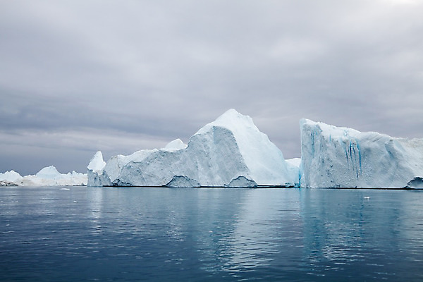 포토 JPG 해외이미지 바다 자연 하늘 풍경 사람없음 물 파란색 얼음 추위 흰색 북극 빙하 빙산 북쪽 대서양 그린란드 해외202004 해외포토 자연요소 컬러 섬 덴마크 극지방 방향 생태계 파일형식 이미지허브