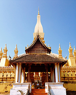 포토 JPG 해외이미지 아시아 종교 문화 여행 불교 하늘 풍경 사람없음 장식 파란색 탑 맑음 기도 사찰 역사 재산 황금 심볼 라오스 천연기념물 사리탑 순례 순례자 신앙심 이국적 전국 해외202004 해외포토 건축물 나라 컬러 종교건축 날씨 금융 파일형식 이미지허브