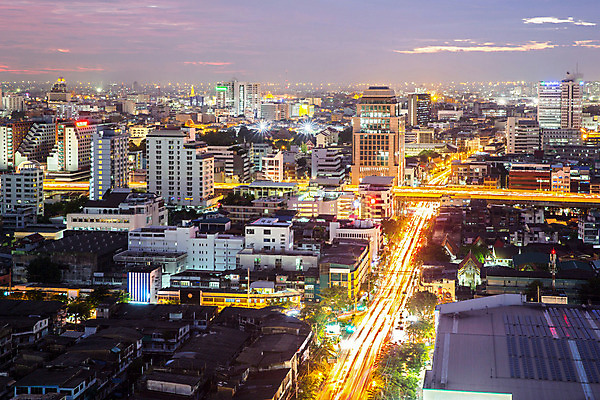 포토 JPG 해외이미지 구름 아시아 비즈니스 건축양식 창문 태국 하늘 버스 안테나 풍경 사람없음 건물 빛 도시풍경 사무실 우주 탑 고층빌딩 기차 도시 도심 야간 속도 방콕 상업 바쁨 타운 스카이라인 해외202004 해외포토 자연요소 건축물 건축 나라 육상교통 통신 대중교통 빌딩 파일형식 이미지허브