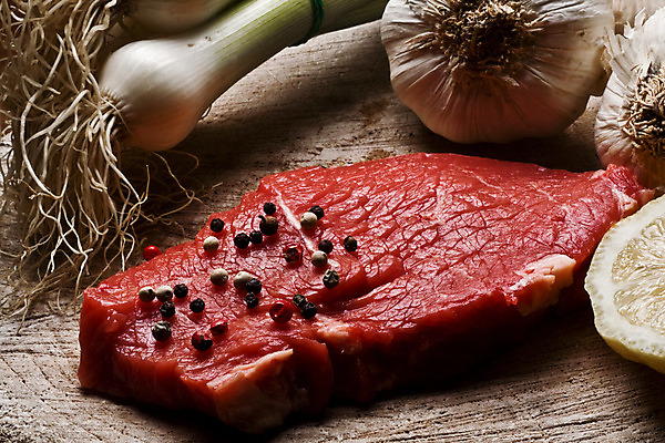 포토 JPG 해외이미지 음식 재료 부분 양파 도마 파슬리 마늘 육류 돼지고기 스테이크 사람없음 목재 빨간색 소고기 소시지 닫기 허리 날것 소금 후추 양고기 로즈메리 아르헨티나 정물화 샬롯 해외202004 해외포토 나무 컬러 채소 식재료 모션 주방용품 서양음식 신체부위 남아메리카 가공식품 허브 향신료 그림 파일형식 이미지허브