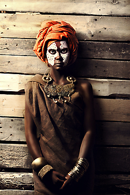 포토 JPG 해외이미지 1 전통 문화 얼굴 아프리카 한명 사람 인종 10대 머리 표현 피부 해외202004 해외포토 나라 청소년 신체부위 파일형식 이미지허브