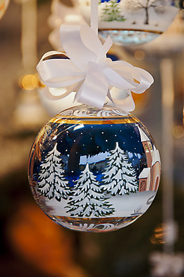 포토 JPG 해외이미지 전통 계절 크리스마스 겨울 공 휴가 불꽃 기념 사람없음 장식 세로 빛 파티 축제 장식볼 축하 인사 원형 그리기 12월 오브젝트 보케 여의주 겨울풍경 해외202004 해외포토 도형 기념일 컨셉 모션 불 풍경 이벤트 예절 날짜 파일형식 이미지허브