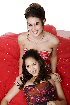 포토 JPG 해외이미지 백인 모델 드레스 여자 행복 흑인 2 갈색머리 함께함 웃음 사람 동양인 두명 10대 빨간색 친구 검은색 흰색 가운 쌍 흰배경 자매 언니 무도회 정중 혼혈 해외202004 해외포토 서양인 헤어스타일 옷 감정 컬러 백그라운드 컨셉 가족 관계 청소년 표정 인종 다문화 파일형식 이미지허브