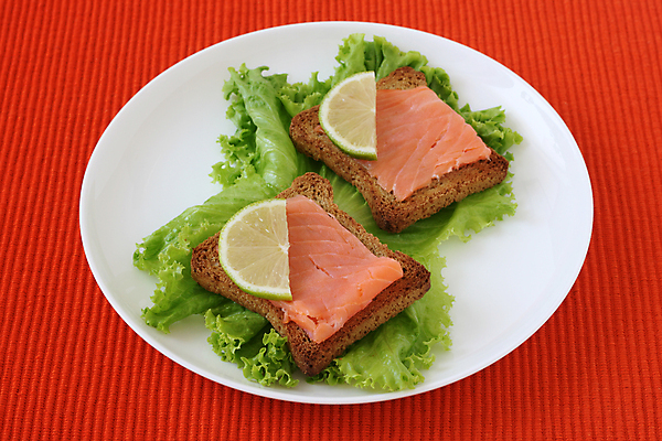 포토 JPG 해외이미지 전통 접시 음식 다이어트 건강 사람없음 초록색 식사 저녁식사 상추 먹기 레몬 속도 준비 토스트 소금 라임 연어 점심식사 절임 해외202004 해외포토 식기 빵 컬러 채소 과일 모션 어류 파일형식 이미지허브