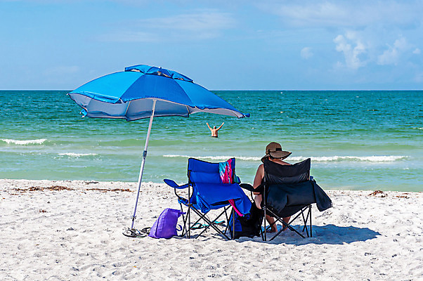 포토 JPG 해외이미지 구름 수영복 모래 파도 바다 여행 우산 자연 하늘 휴가 휴식 수영장 사람 풍경 정장 사람없음 물 여름 파란색 모래사장 맑음 미국 거품 선탠 그늘 아래 오브젝트 주말 내추럴 캡모자 파라다이스 플로리다 해외202004 해외포토 자연요소 모자_잡화 옷 계절 컬러 컨셉 북아메리카 날씨 방향 생태계 위치 파일형식 이미지허브