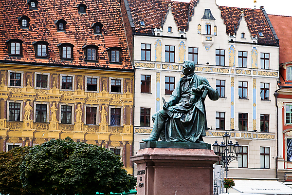 포토 JPG 해외이미지 나무 응시 유럽 건축양식 지붕 거리 주택 사람없음 건물 조각상 도시 폴란드 브로츠와프 많음 해외202004 해외포토 식물 건축물 시선 건축 나라 컨셉 조형물 파일형식 이미지허브