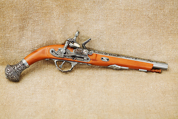 포토 JPG 해외이미지 무기 사람없음 목재 금속 권총 총 직물 캔버스 팔 해외202004 해외포토 나무 재료 재질 신체부위 파일형식 이미지허브